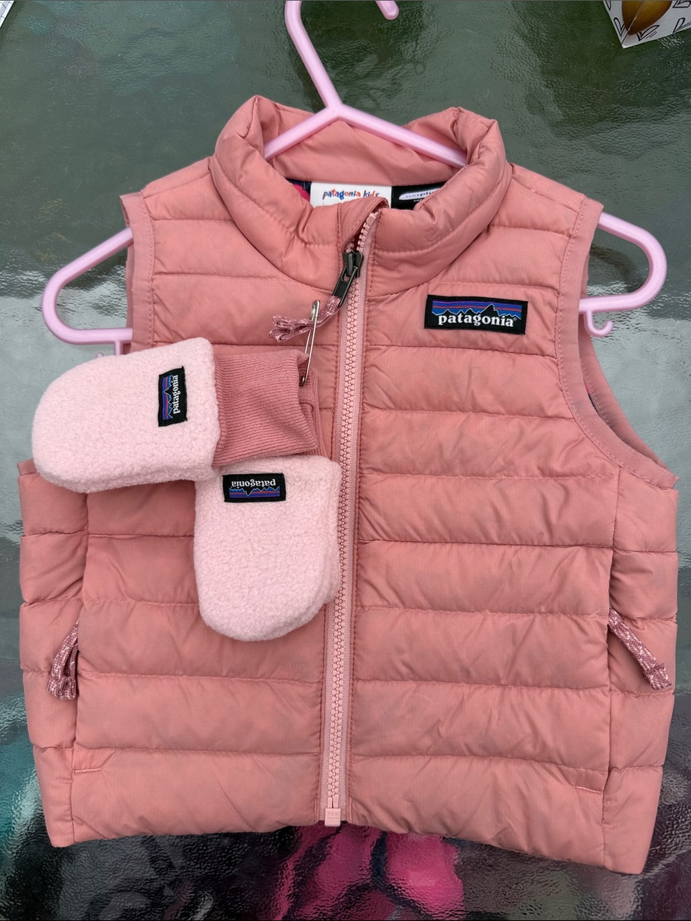 Patagonia Kids Dusty Peach Quilted Vest with Matching Mittens